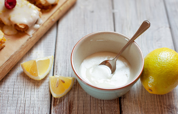 Curd has mild bleaching properties, it unclogs pores of the skin, lighten dark spots, pigmentation, blemishes, pimple marks, and sun tan, and makes the skin even tone.