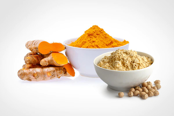 Gram flour and turmeric remove excessive oil along with unclogging pores.