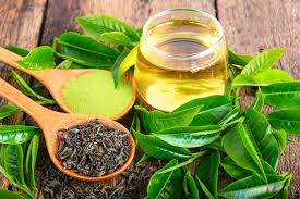 Green tea has antioxidant, anti-inflammatory, and antimicrobial properties that treat acne and balance oily skin. 