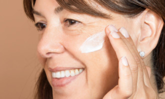 Toothpaste and vaseline helps to reduce wrinkles from face. 